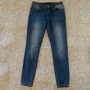 Tahari Kelly Classic Skinny Jeans Women’s Size 4/27